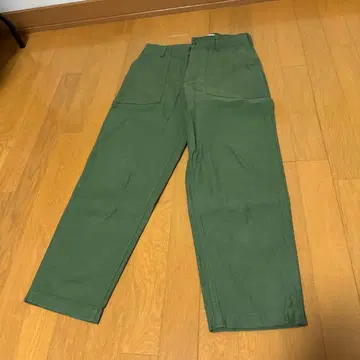THE SHINZONE 워크 팬츠 올리브 그린 사이즈 40