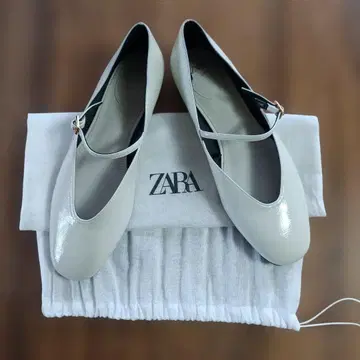 ZARA 그레이 플랫슈즈 스트랩 포함