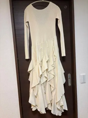 Aimeine 프릴 도킹 원피스