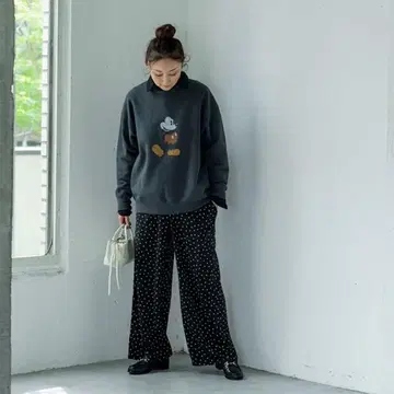 허그아워 Americana 콜라보 미키 맨투맨