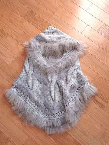 새상품급 퍼 달린 그레이 케이프 코트