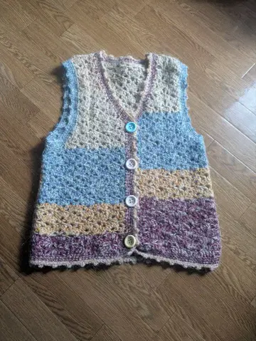 컬러풀 니트 베스트 V넥 버튼 포함