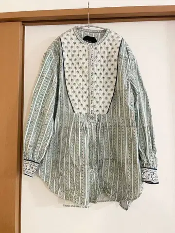 새상품급 pheeta 꽃무늬 퀼팅 셔츠