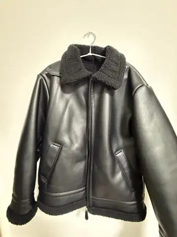 블랙 가죽 자켓 보아 카라 부착