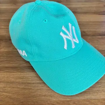 NEWERA x MoMA 캡