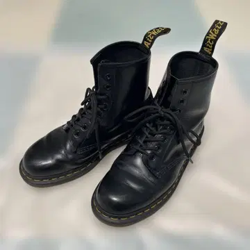 닥터마틴 8홀 부츠 25cm UK6