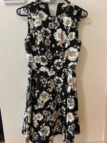 snidel 플라워 프린트 슬리브리스 원피스