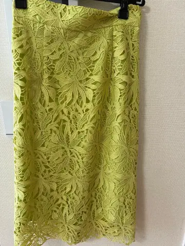 EMMEL REFINES 라임 그린 타이트 스커트