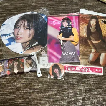 TWICE 모모 굿즈 묶음 판매 [ GIGO 한정판 굿즈 포함 ]