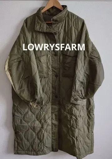 LOWRYSFARM 퀼팅 코트 올리브