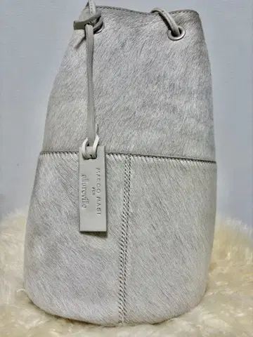 새상품 MARCO MASI 송치 백 allureville 화이트