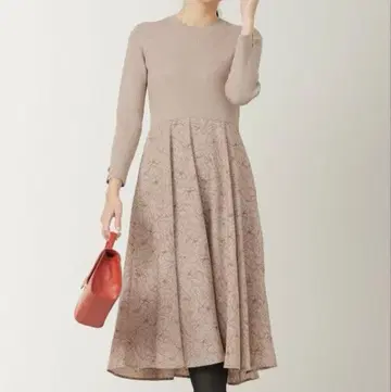anysis [세탁 가능] 니트 도킹 원피스 꽃무늬 베이지