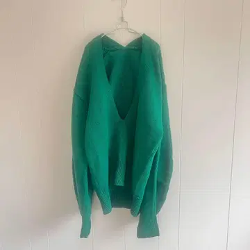 새상품 essen.lautreamont 그린 V넥 니트 스웨터