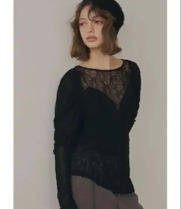 라벨에튀드 전체 레이스 슬리브 크루넥 상의