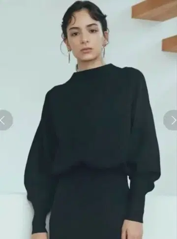 허리 리브 보틀넥 니트 풀오버 블랙 라그나문