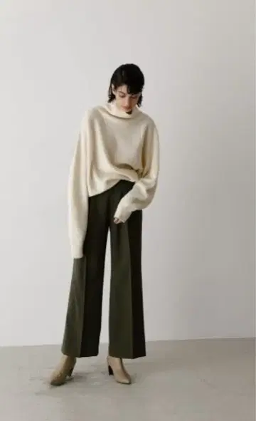 [ RIM.ARK ] 스트레이트 센터 프레스 PT (카키색)