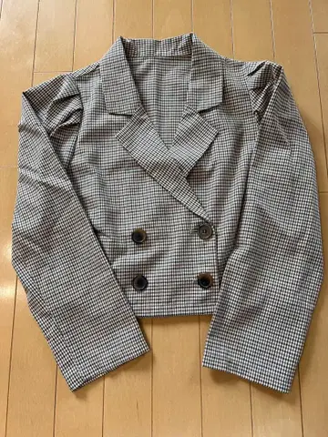 체크 무늬 자켓과 스커트 셋업 미사용