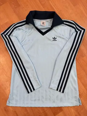 adidas 스트라이프 V넥 긴팔 피케 셔츠 라이트 블루 스카이블루