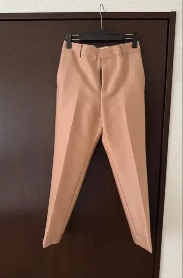 UNITED ARROWS 울 실크 트윌 테이퍼드 팬츠 핑크 34