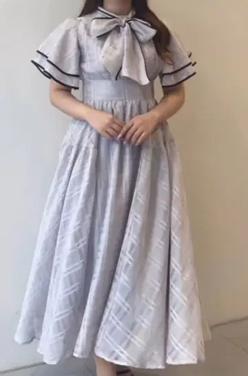 안미르 인기 즉시 완판 시어 체크 프릴 OP 아이스 그레이 리본