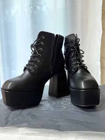 블랙 플랫폼 부츠 하이힐