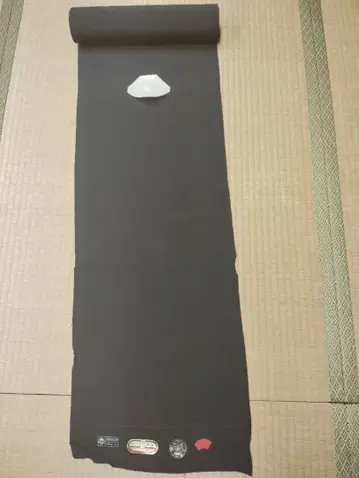 겨울 상복, 겹 여덟 조각과 홍 아래 블랙 염색