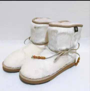 AU&MU 호주 퍼 숏부츠 화이트 23.0cm