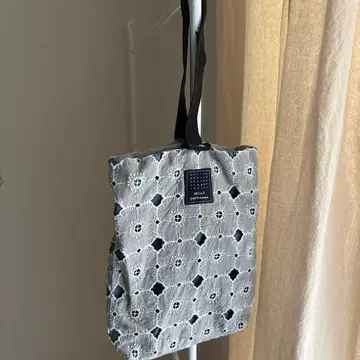 미나 페르호넨 자수 토트백 그레이