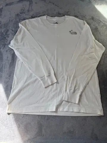 The North Face 화이트 롱 슬리브 티셔츠