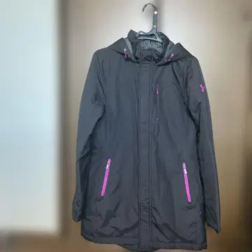 언더아머 후드 부착 블랙 아우터