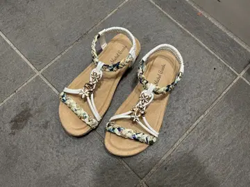 플라워 모티브 장식 비치 샌들