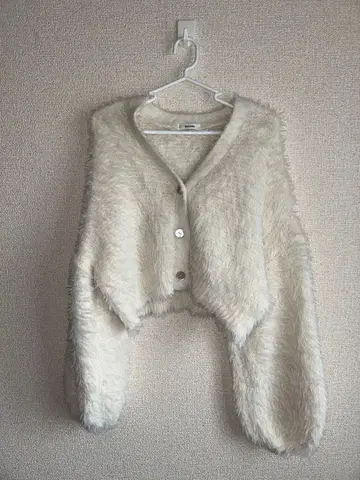 NICE CLAUP 페더 숏 가디건