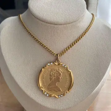 QUEEN ELIZABETH 목걸이