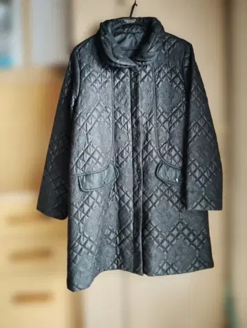 블랙 퀼팅 롱 코트