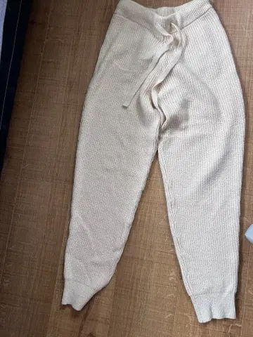 리브 짜임 크림색 조거 팬츠