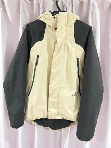 Aegis 디어라이트 웜 자켓 S 사이즈 아이보리/블랙