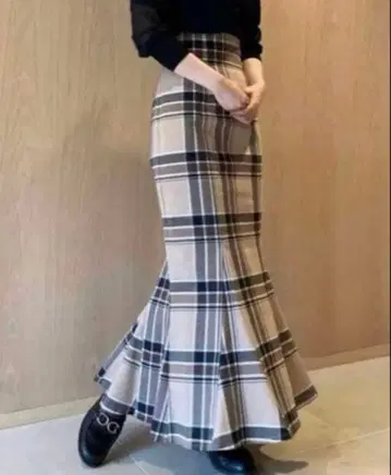 snidel 하이웨스트 타이트 헤무 플레어 체크 스커트