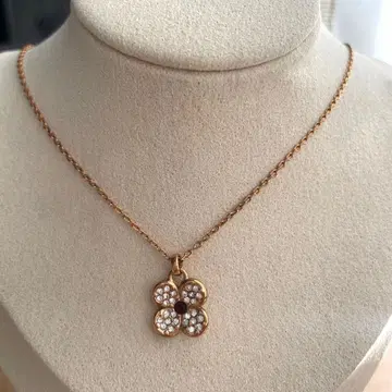 골드 컬러 목걸이