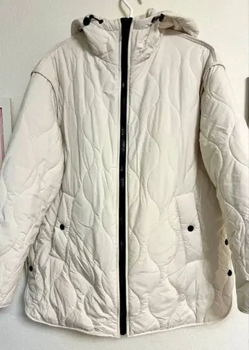 ZARA 화이트 후드 자켓 M