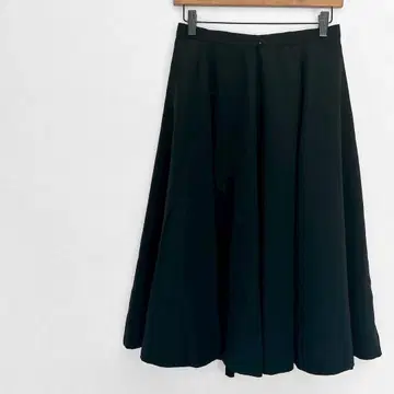 노브랜드 플레어 스커트 블랙 계열 심플 A라인 멋스러운