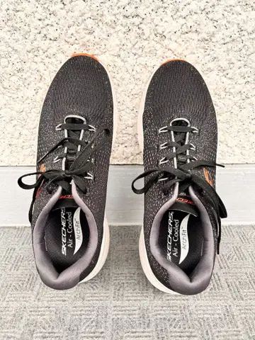 SKECHERS Air-Cooled 블랙/오렌지 스니커즈