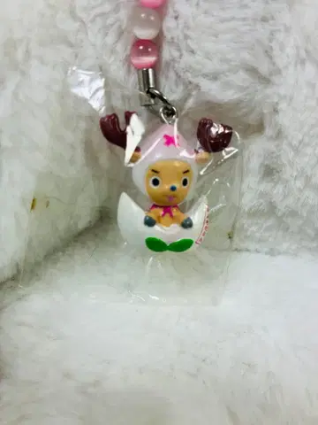 레어 [토니토니 초파]의 [고베 한정판 복숭아 만쥬] 비즈 스트랩입니다.