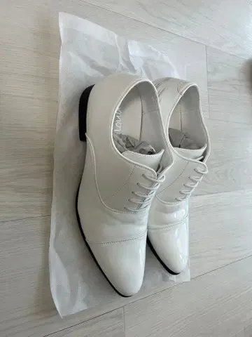 결혼식 신랑 화이트 신발