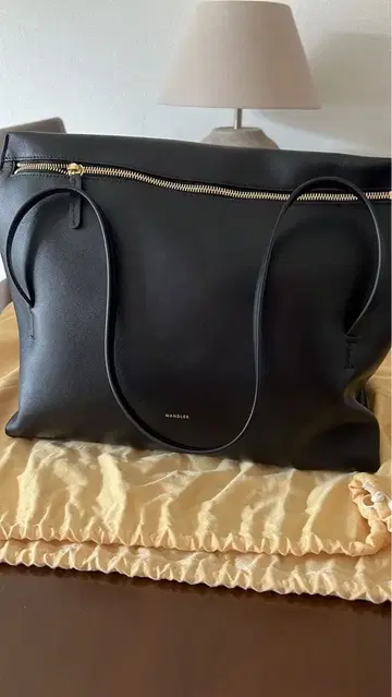 블랙 가죽 토트백