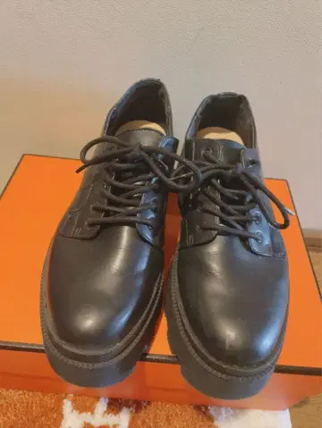 블랙 가죽 통굽 로퍼