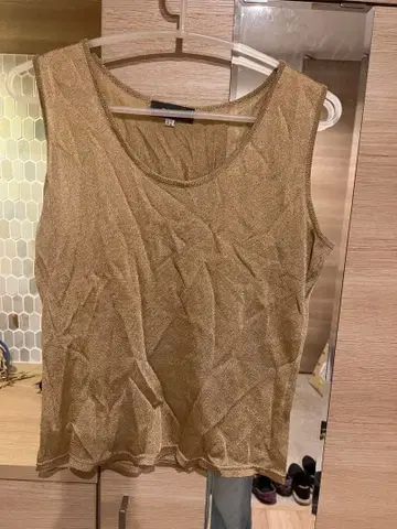 BALLY 골드 탱크탑 42