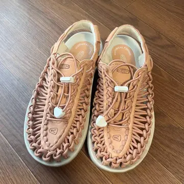 KEEN UNEEK W 스포츠 샌들 뜨개질 디자인 24cm