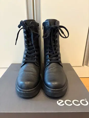 ECCO 블랙 레이스업 부츠 36