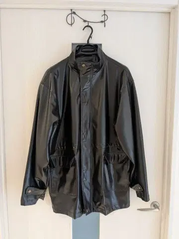 UNITED GRAVITY 가죽풍 블랙 자켓