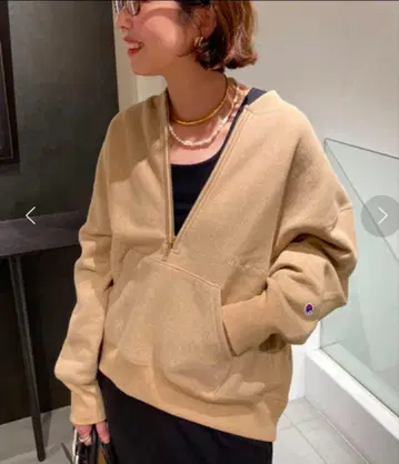 FRAMeWORK champion 별주 하프 지퍼 베이지 맨투맨